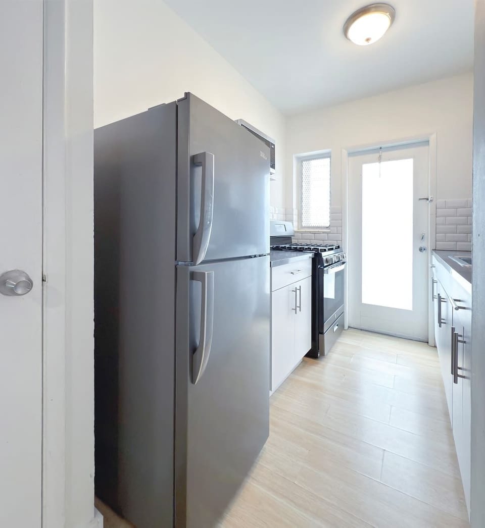 Fully equipped kitchen with fridge, stove, microwave, and cookware (no dishwasher).