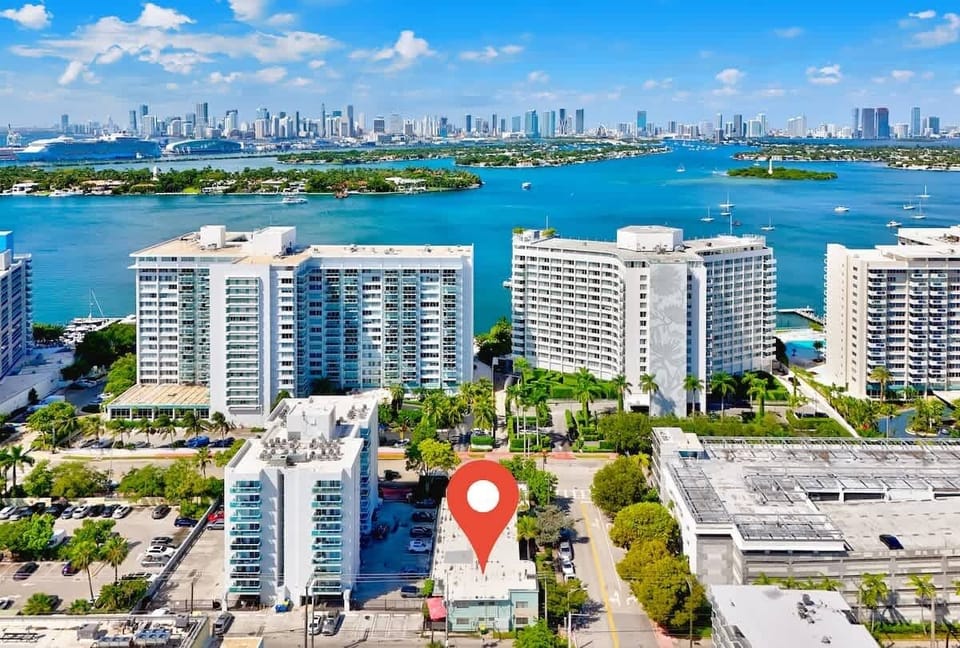 Central location, close to shops, restaurants, and the beach.