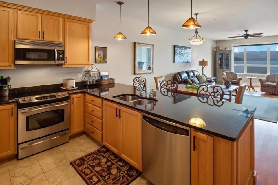 Kitchen w/gas cooktop and oven.