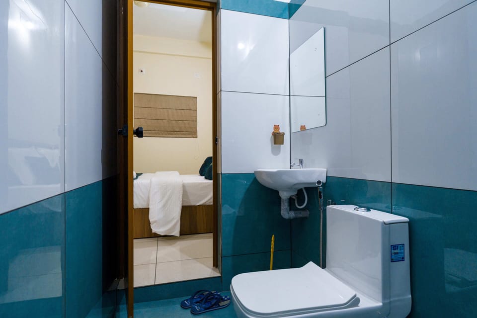Executive Room, City View | Bathroom | Shower, bidet, towels, soap