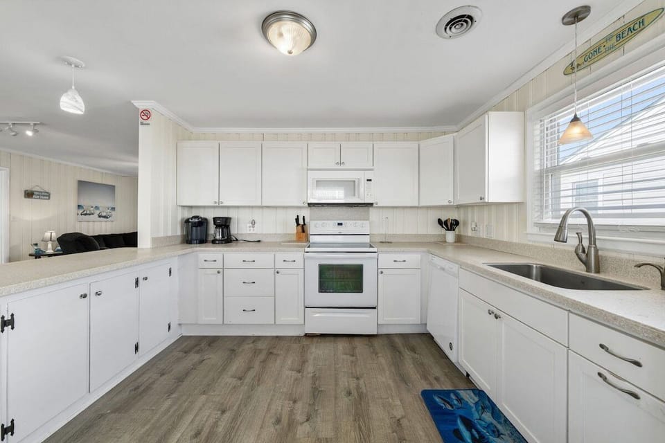 Lots of counter space to have several cooks preparing meals. 