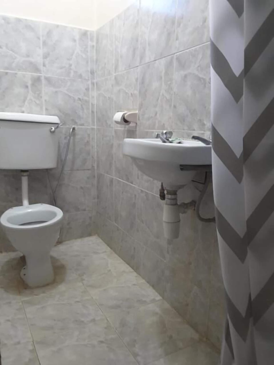 Shower, free toiletries, towels, soap