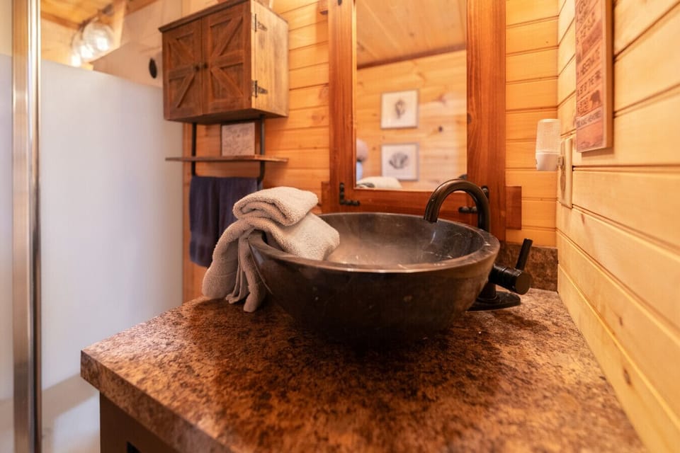 Bathroom | Fresh Towels | Toiletries Provided