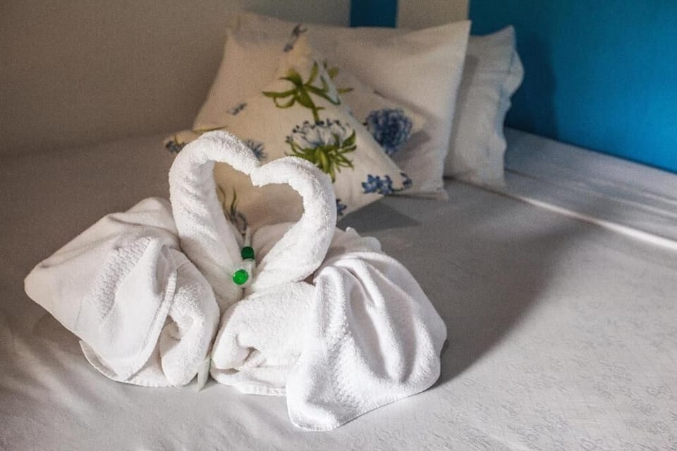 Standard Suite, Balcony, Mountain View | Bathroom amenities | Shower, free toiletries, hair dryer, towels