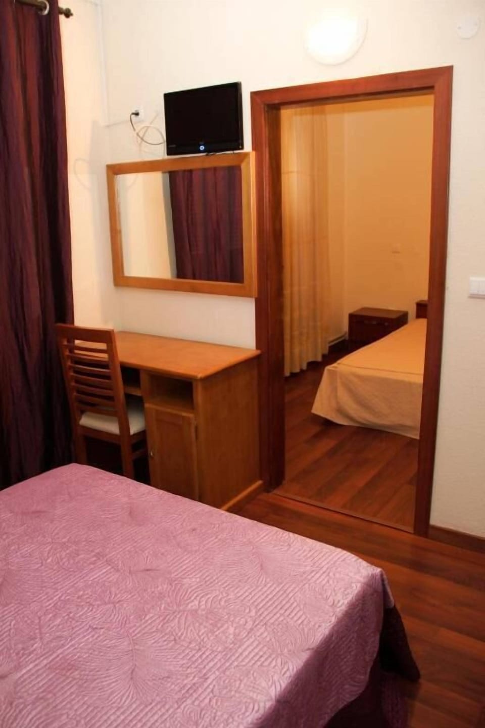 Classic Twin Room, Mountain View | Free WiFi