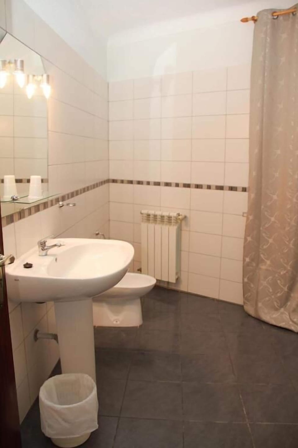 Classic Twin Room, Mountain View | Bathroom