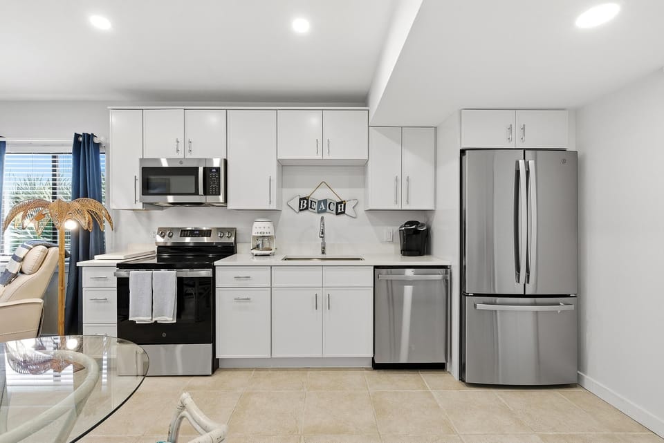 Condo, 1 Queen Bed with Sofa bed (Sea Dunes Nautilus B8) | Private kitchen
