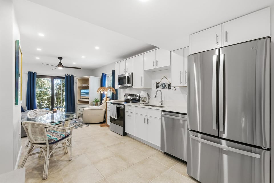 Condo, 1 Queen Bed with Sofa bed (Sea Dunes Nautilus B8) | Private kitchen