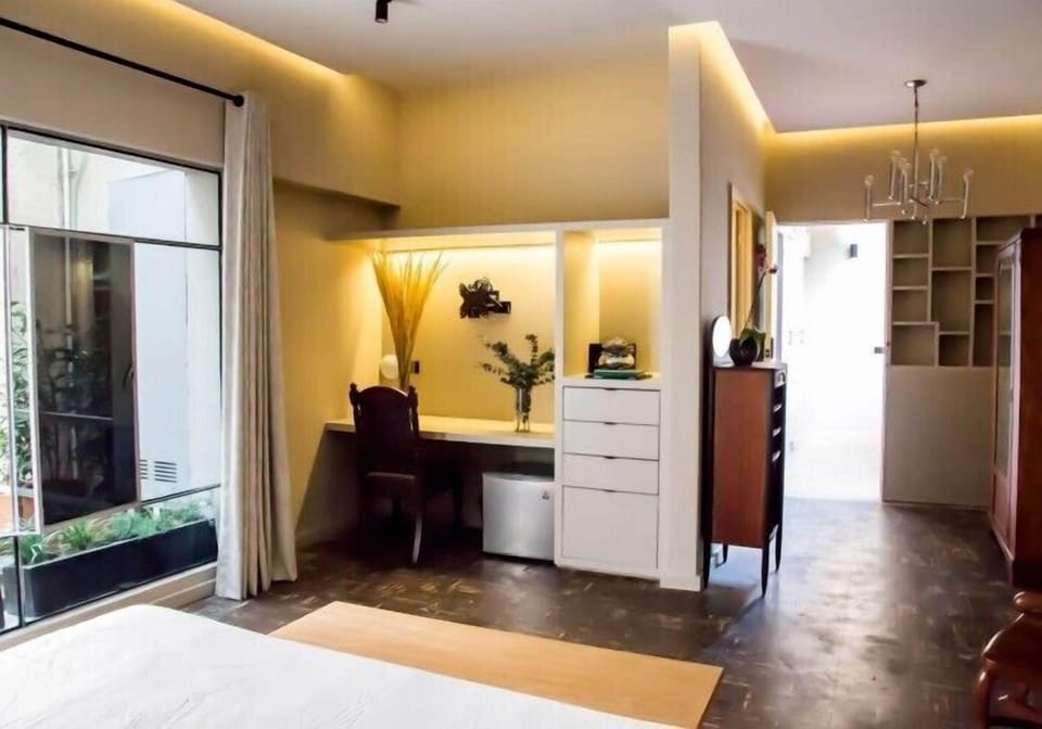 Deluxe Twin Room | In-room safe, iron/ironing board, free WiFi