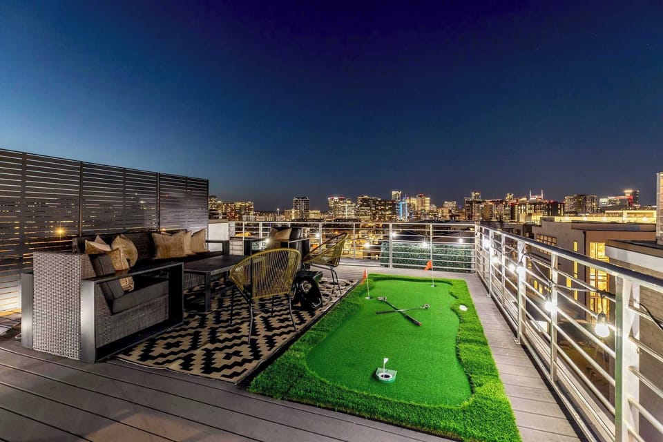 Some of the best skyline views in Nashville! This home is one of the closest to the Gulch and Broadway. 