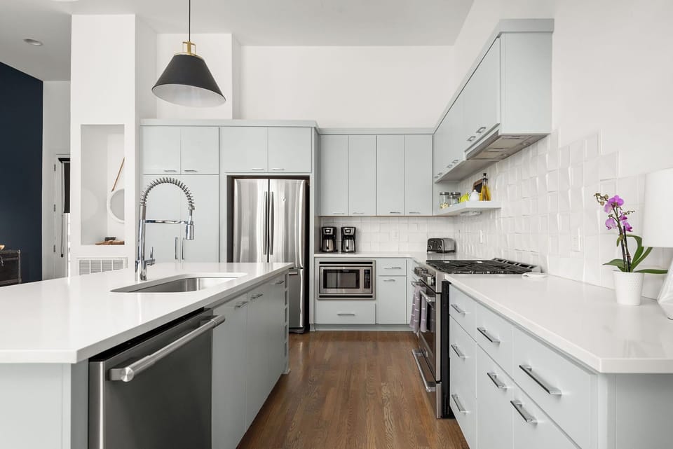 Fully stocked kitchen complete with 2 coffee makers for those...well extra long mornings after experiencing Broadway.
