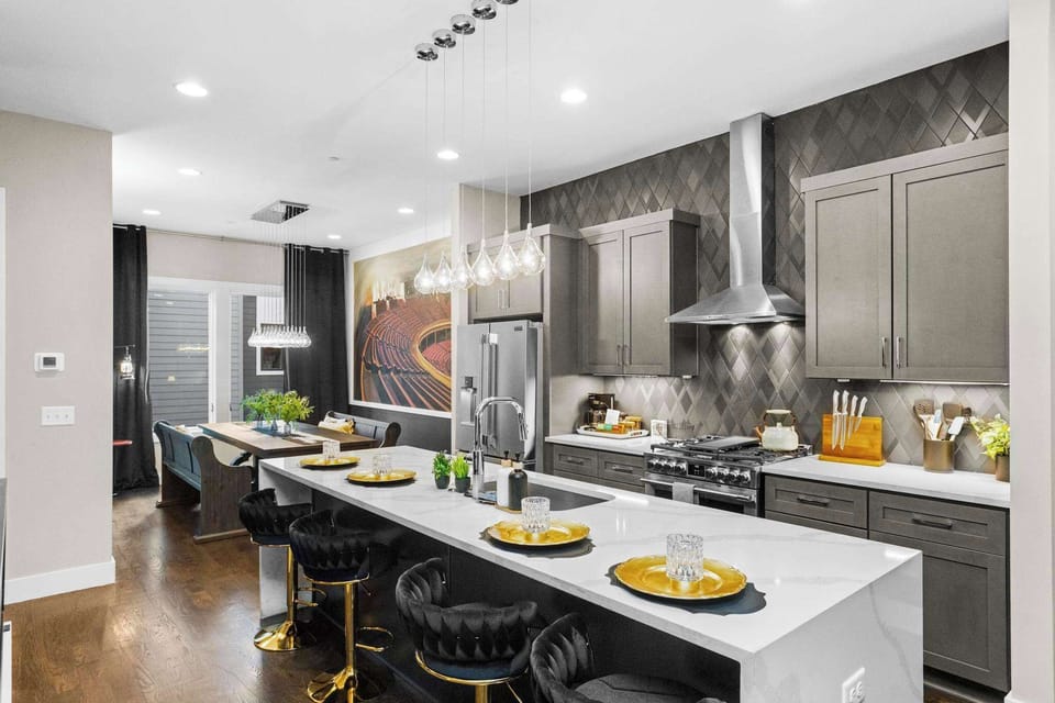 Unit 1: Full Stocked Gourmet Kitchen
