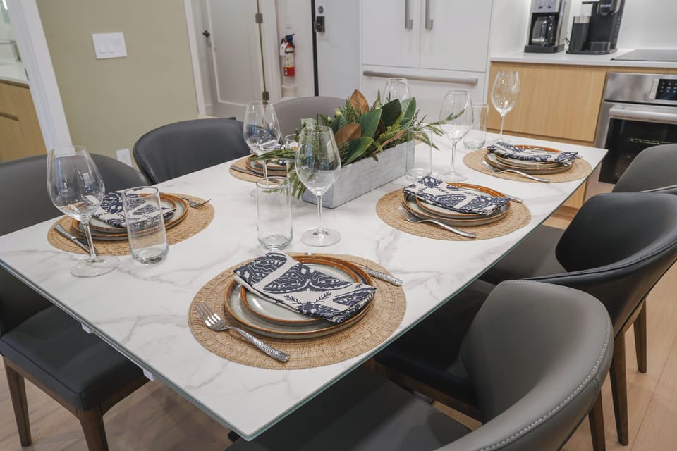 Deluxe Condo, Mountain View | Dining