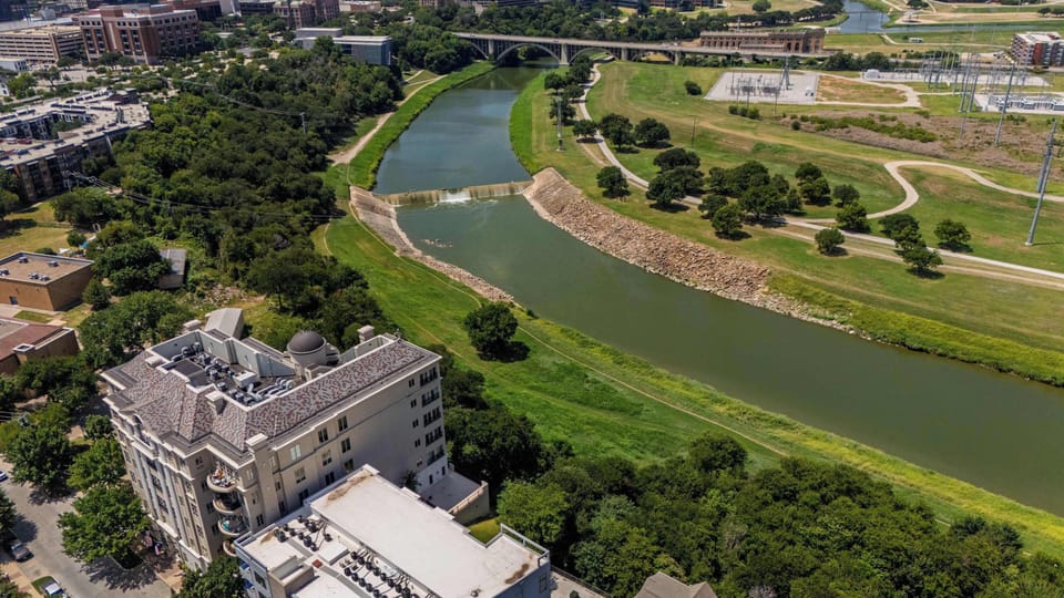 Close proximity to Downtown Fort Worth.