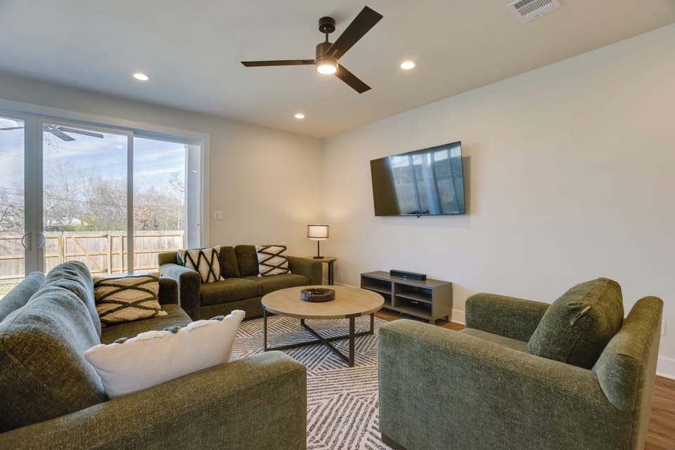 College Station Vacation Rental | 5BR | 5.5BA | 2,900 Sq Ft | Step-Free Entry