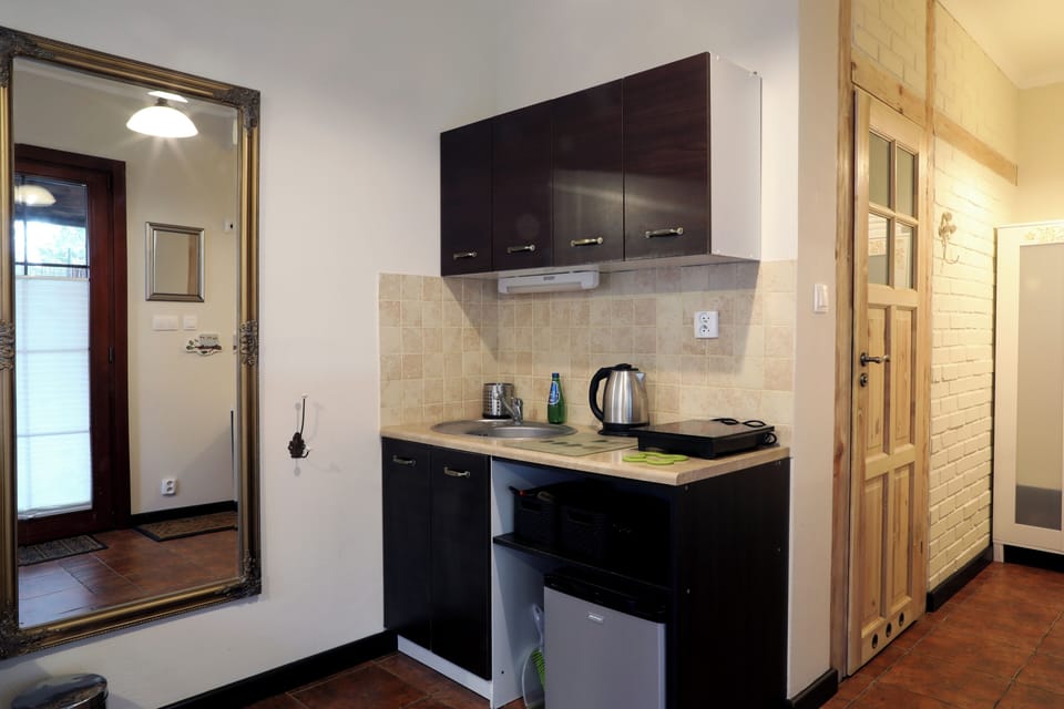 Deluxe Apartment, Garden View | Private kitchenette | Highchair