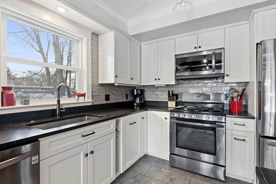 An expansive, chef-ready kitchen designed for big family breakfasts and seamless hosting.