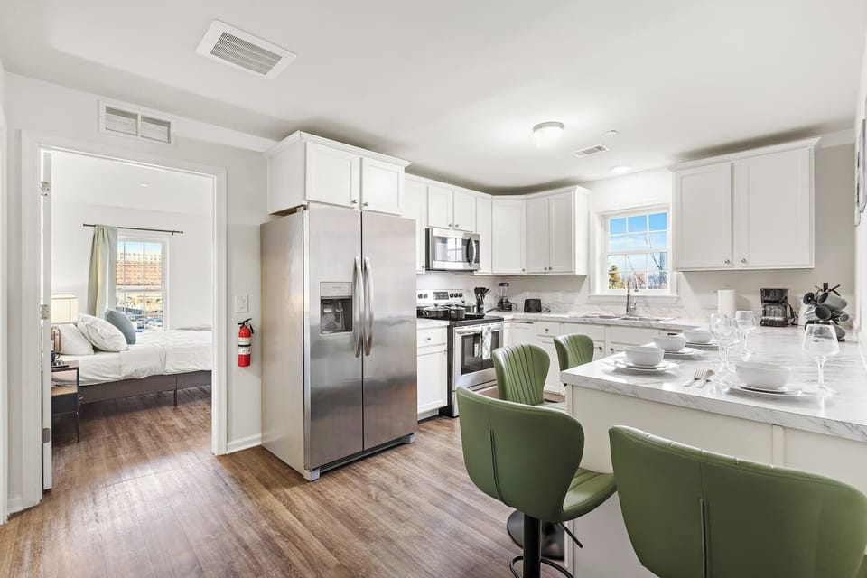 Dining Area & Kitchen