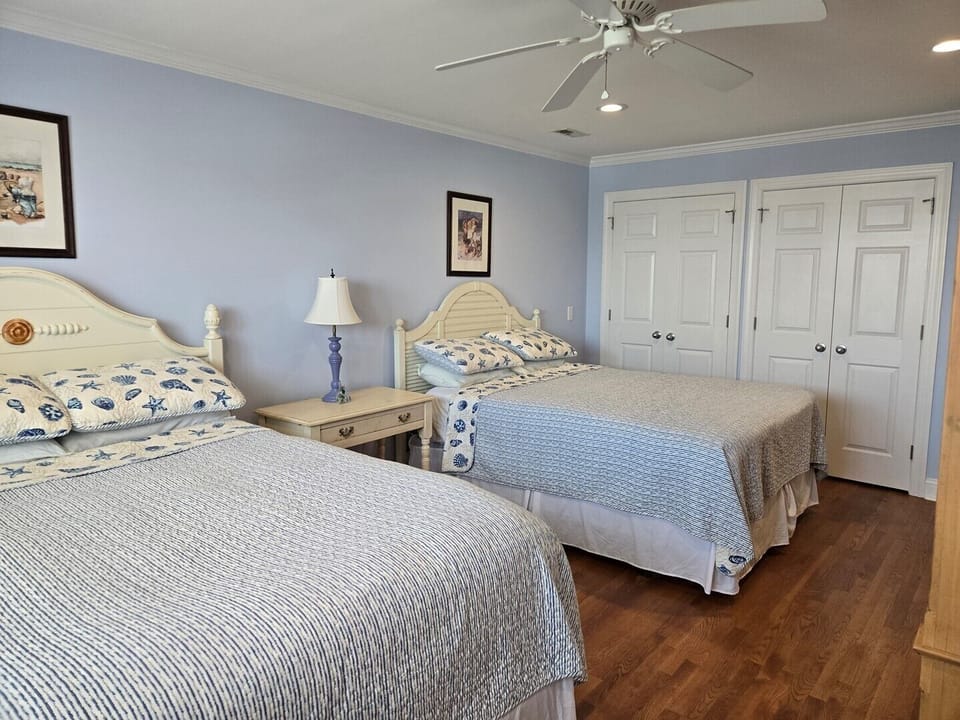 Bedroom 4, 2nd floor, two Queen beds