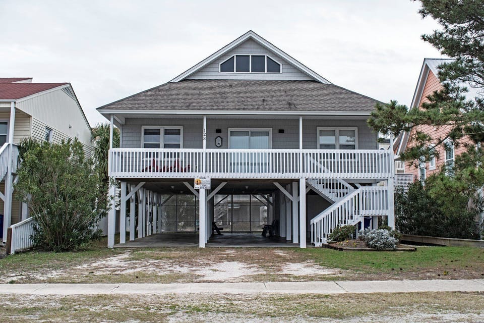EXTERIOR STREET SIDE