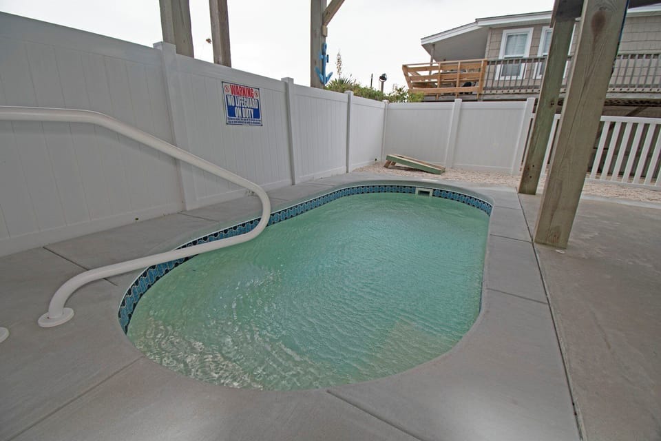 8' x 16' splash pool