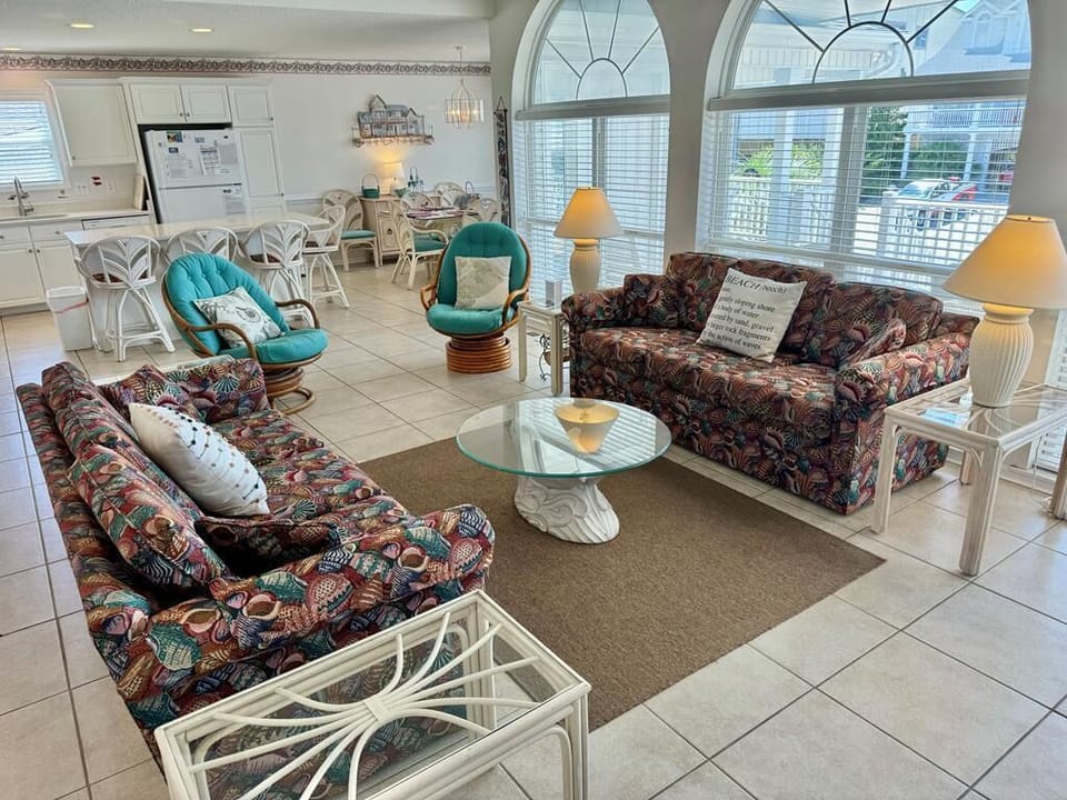 89 E 1ST Living Area
