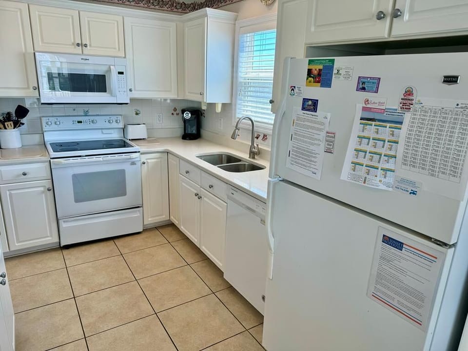 89 E 1ST Kitchen