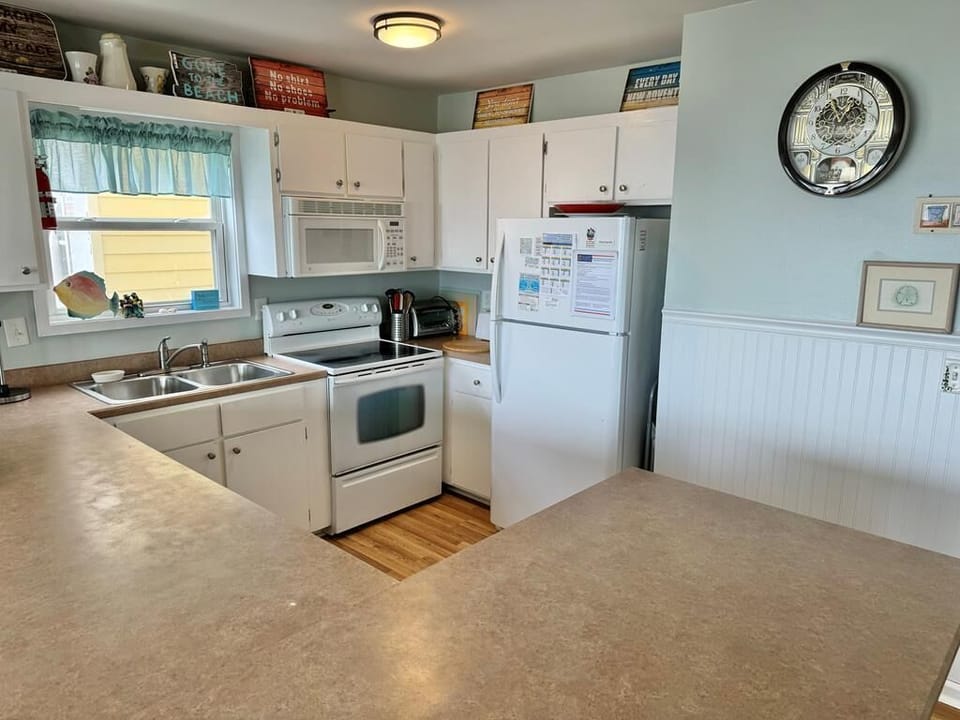 95B W 1ST Kitchen