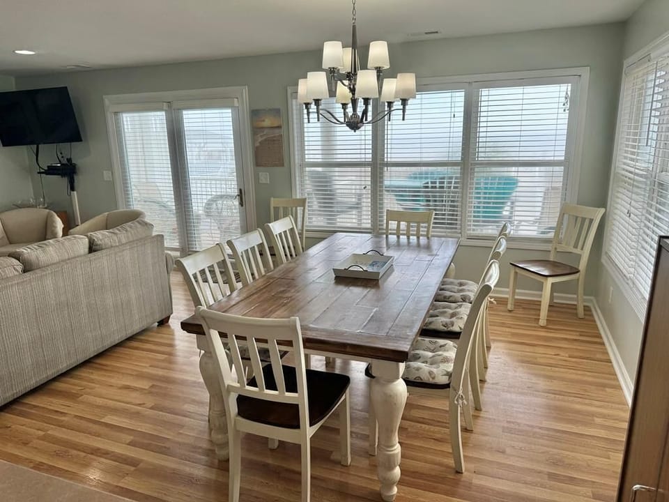 95B W 1ST Dining Table