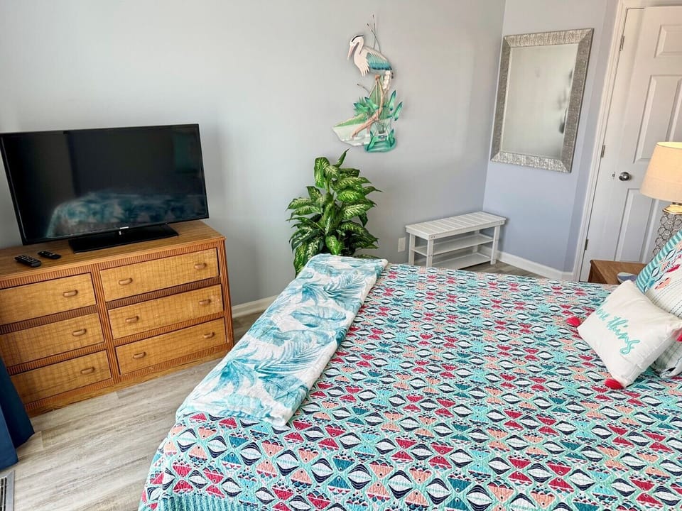 Bedroom with queen bed