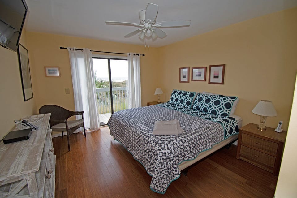 Master bedroom, King bed