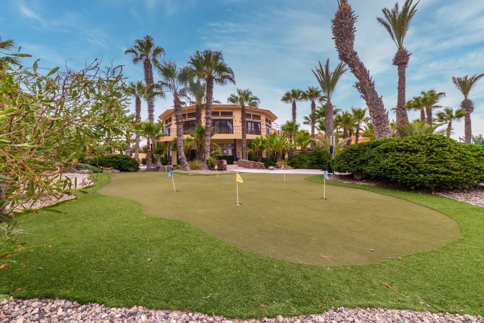 Luxury Apartment, Ocean View | Golf