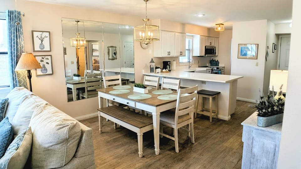 Dining area with seating for 6 with additional seating at bar.