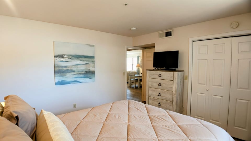 Guest bedroom