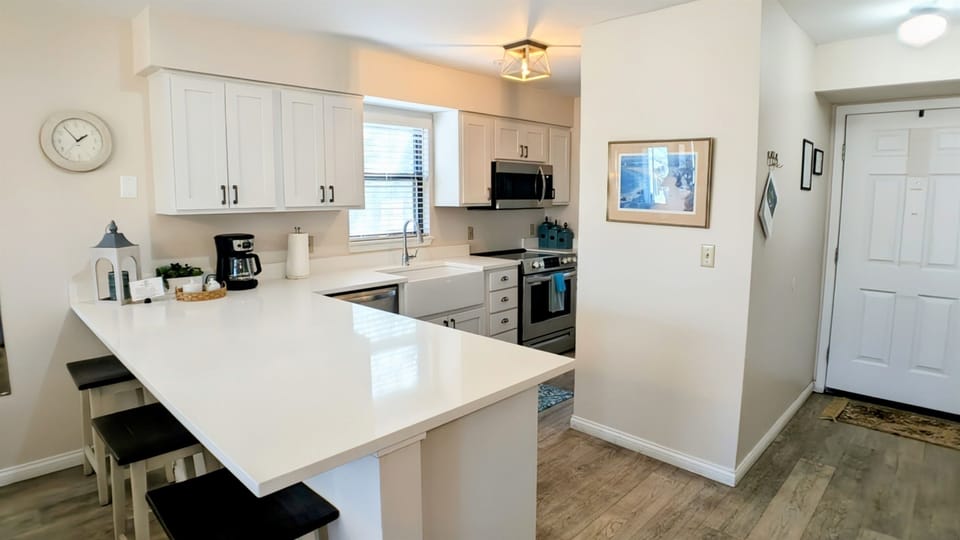 Fully equipped kitchen.