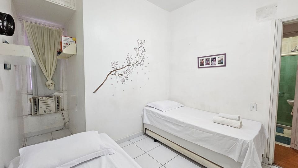 Bed,Photo of the whole room,Bedroom