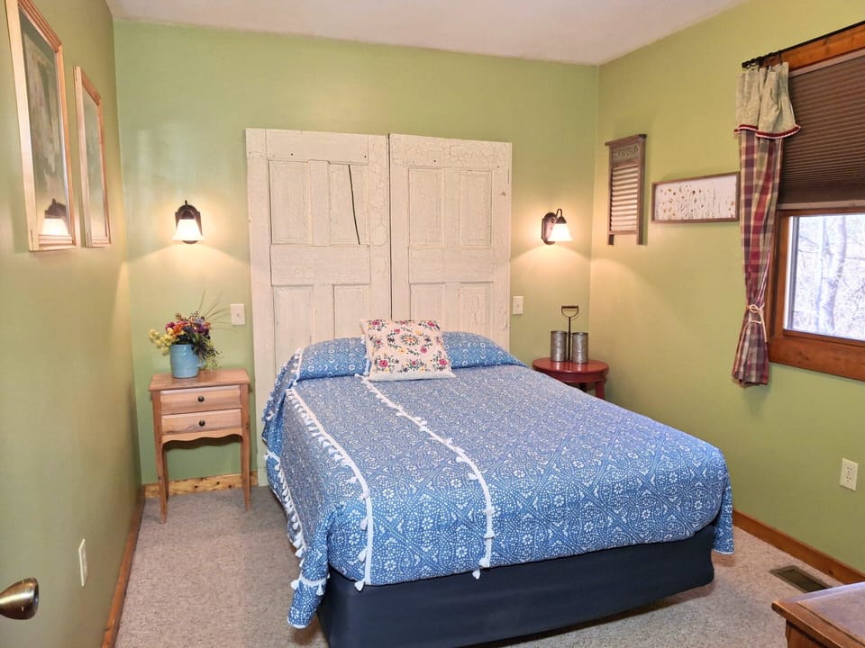 Downstairs bedroom - full bed