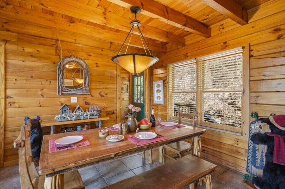 Dining Area | Log Dining Table & Inviting Mountain Style