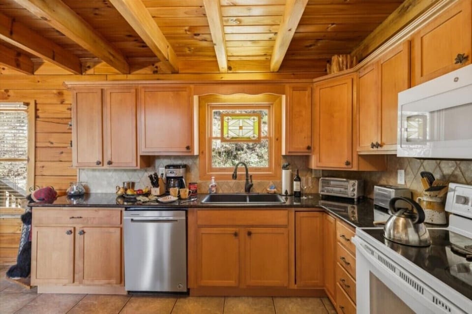 Kitchen | Full-Size Appliances & Warm Wood Finishes