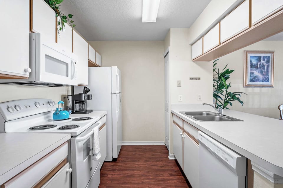Full kitchen 
