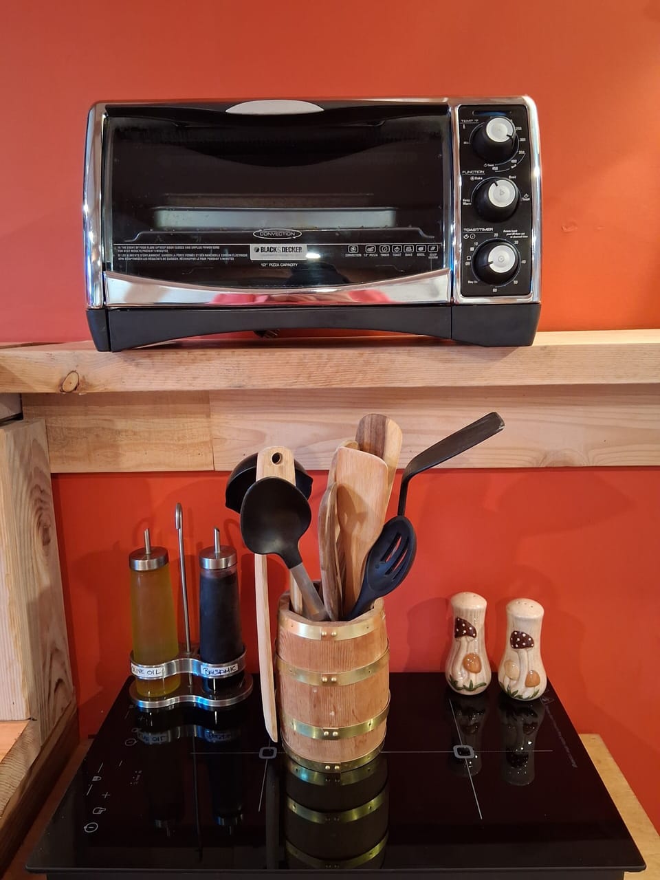 Convection oven, 2 burner induction cook-top. Oils and vinegar