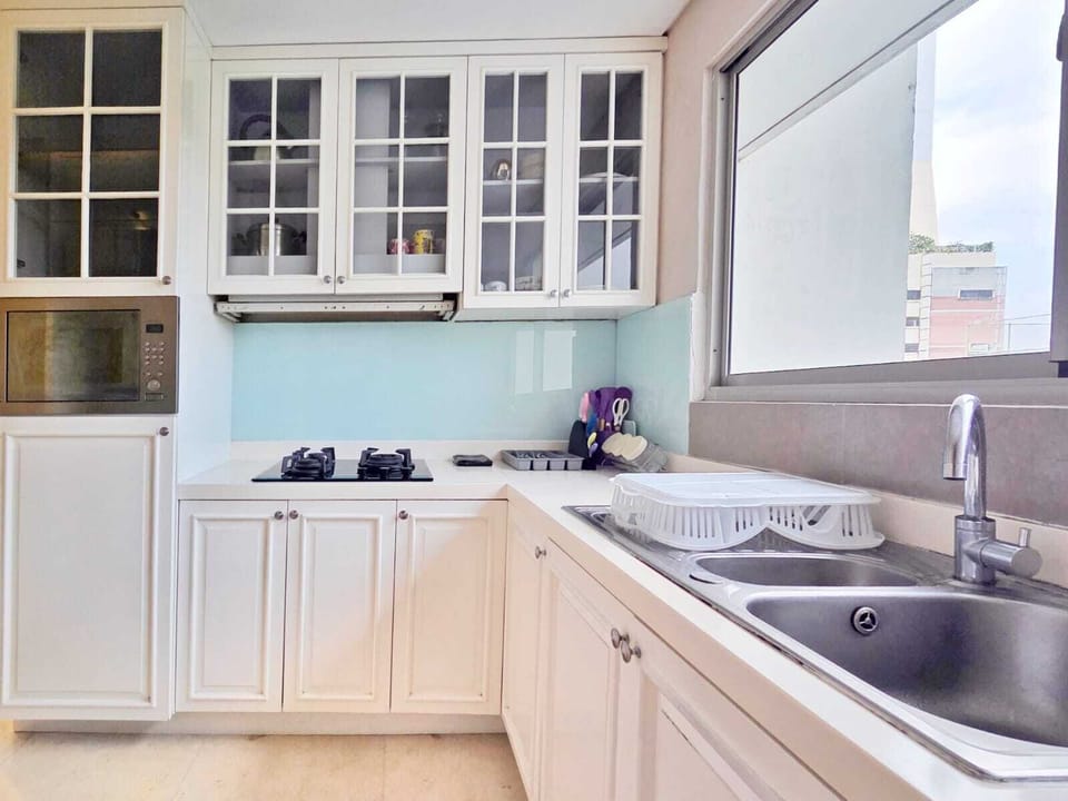 Apartment, 2 Bedrooms, City View | Private kitchen | Fridge, microwave, stovetop, cookware/dishes/utensils