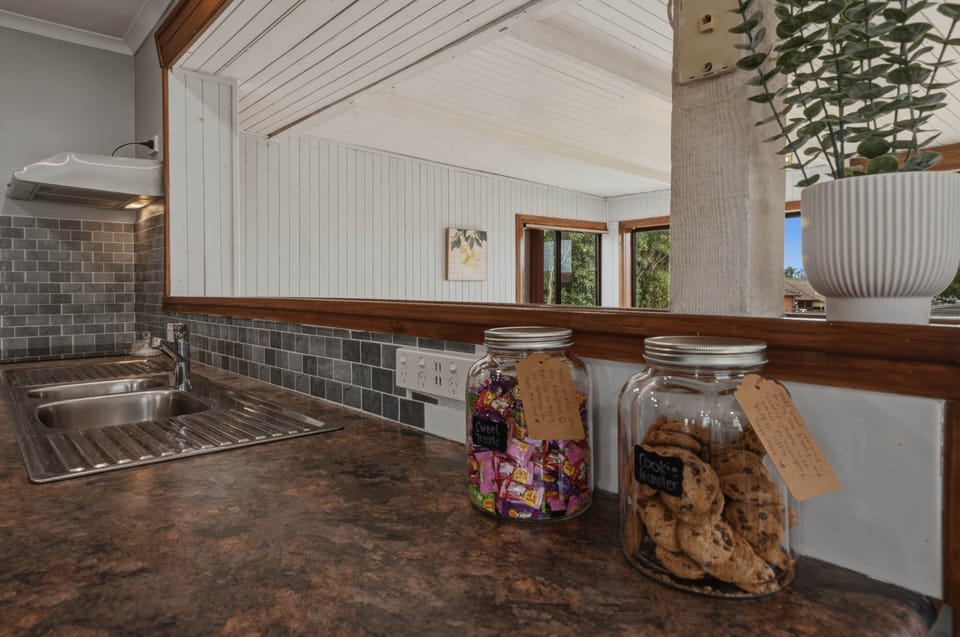 Tasmania city stay with modern kitchen amenities