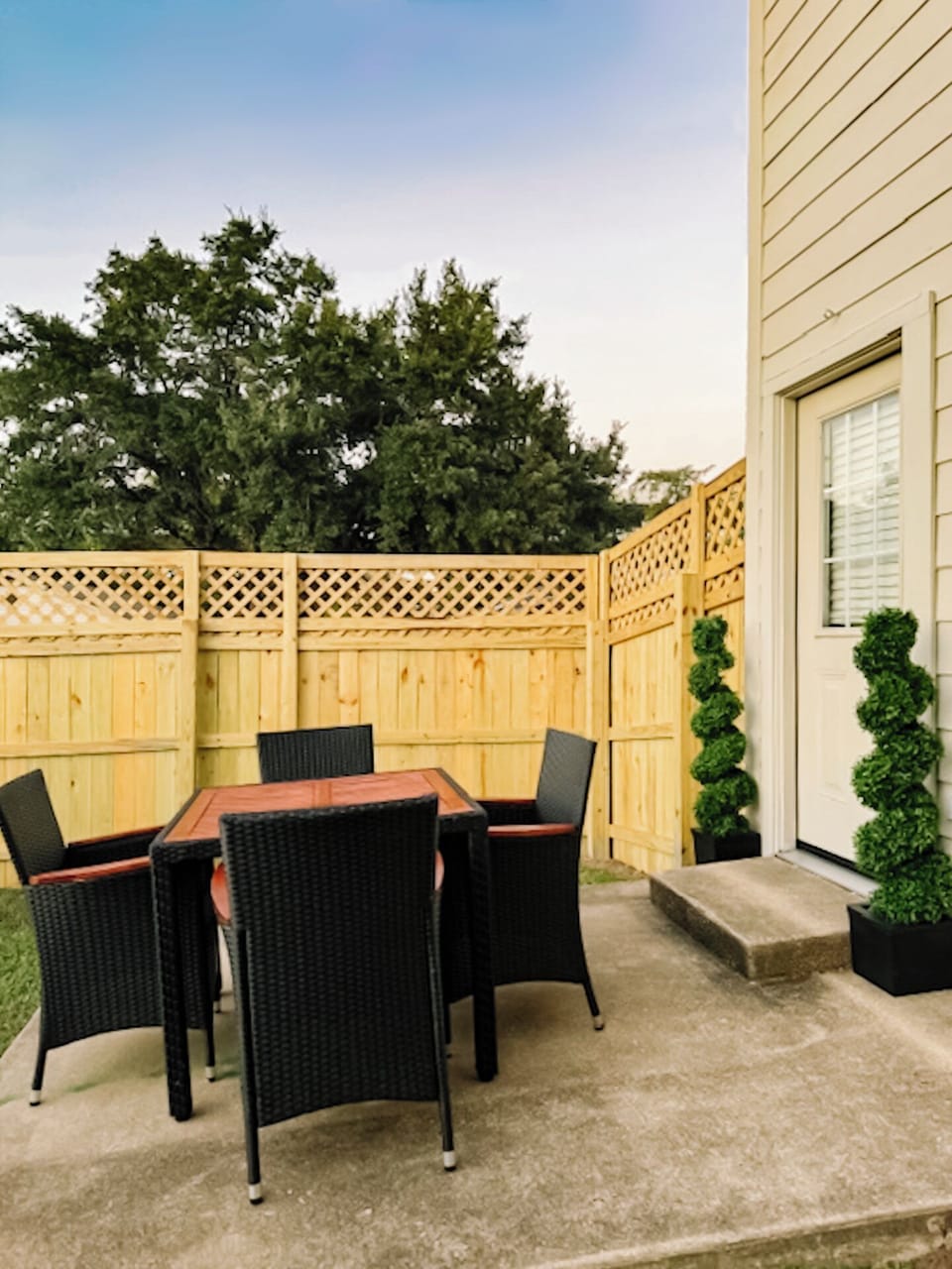 Outdoor dining