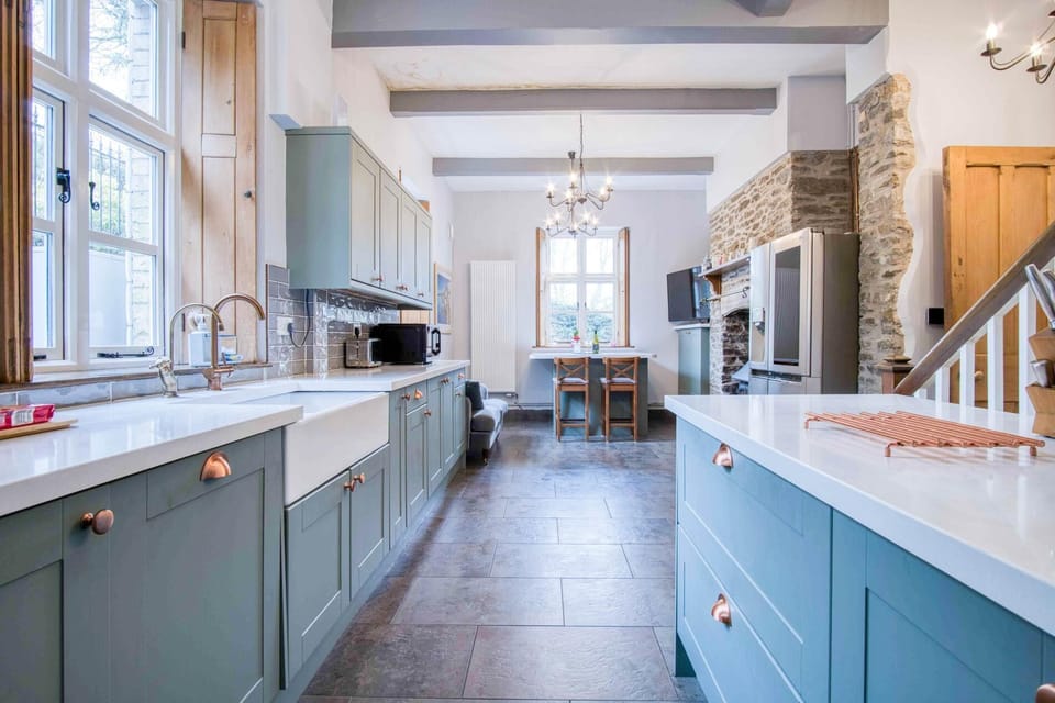 The Old Rectory - 5 Bedroom Holiday Home - Llanedi (10004)