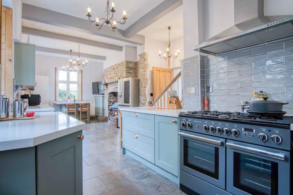 The Old Rectory - 5 Bedroom Holiday Home - Llanedi (10003)