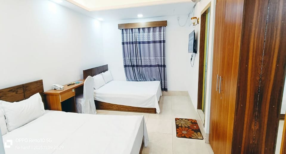 Deluxe Double Room, Balcony | Desk, laptop workspace, WiFi (free)