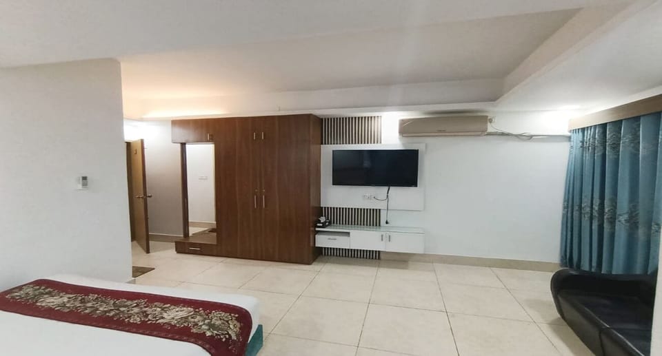 Deluxe Double Room, Balcony | Desk, laptop workspace, WiFi (free)