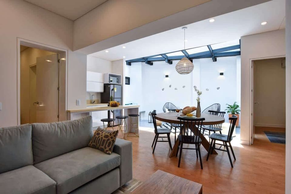 Overview of living room.