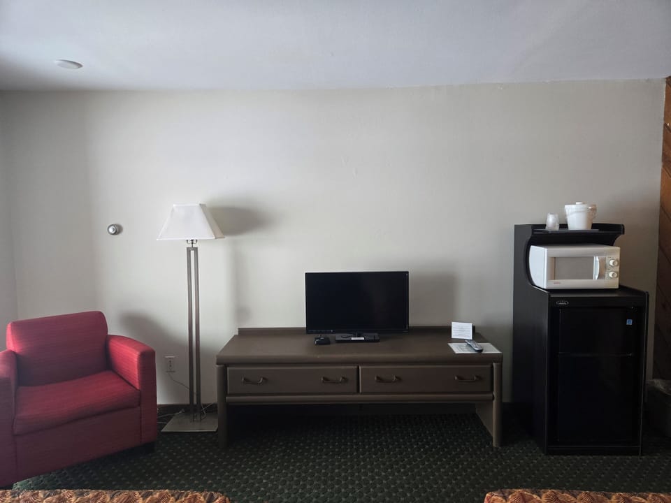 Standard Room, 2 Queen Beds, Patio, Lake View | Blackout drapes, iron/ironing board, free WiFi, bed sheets